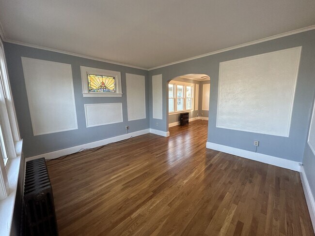 Building Photo - 115 Linden Rd
