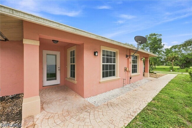 Foto del edificio - 4438 Pine Lake Rd