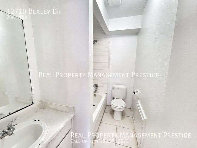 Building Photo - 2 bedroom/ 2 bath duplex in Alief
