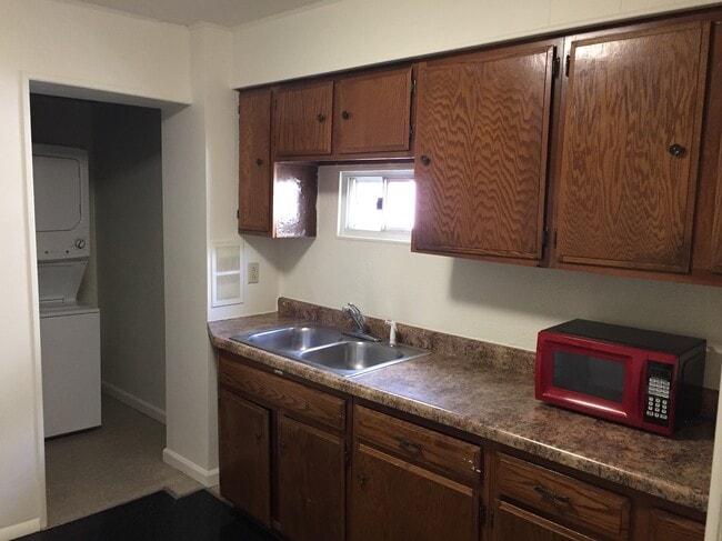 Kitchen - 214 N 8th St