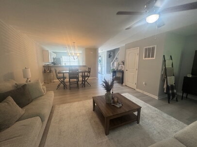 Building Photo - Coming Soon 9/15 – Beautiful 3 Bed, 3 Bath End-Unit Townhome!