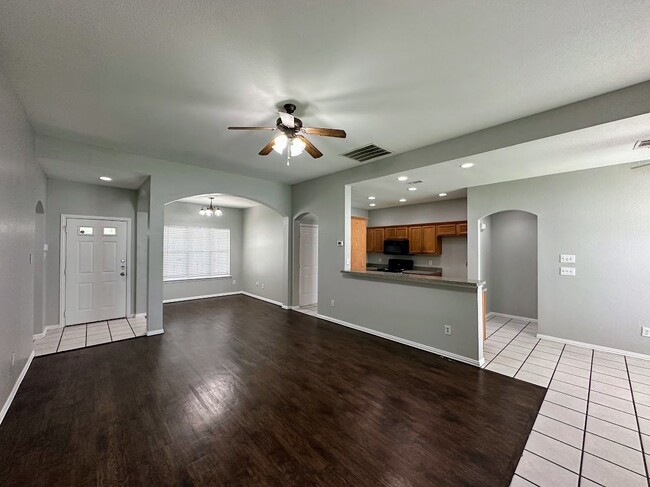 Building Photo - Beautiful 4-bed, 3-full bath Single-story ...