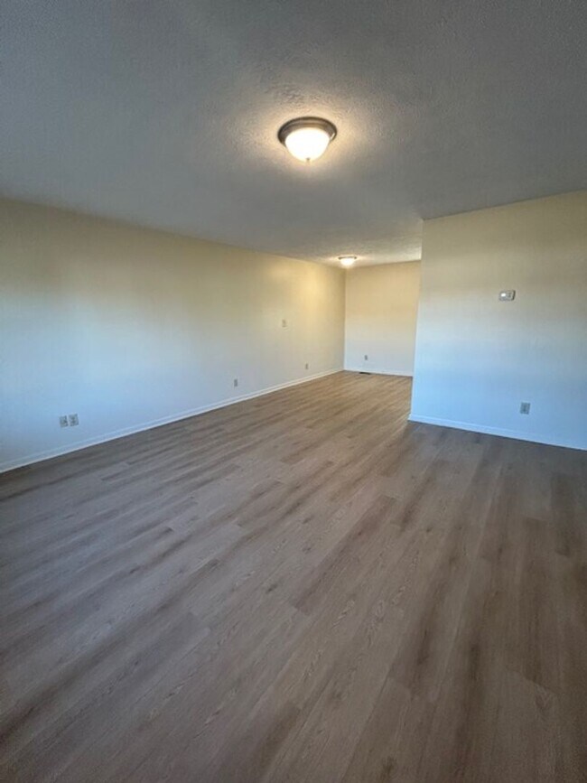 Foto del edificio - 3601-B Hillcrest Dr