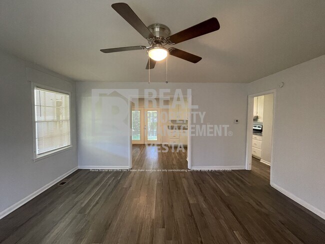 Building Photo - Recently Updated Three Bedroom Home in Wes...