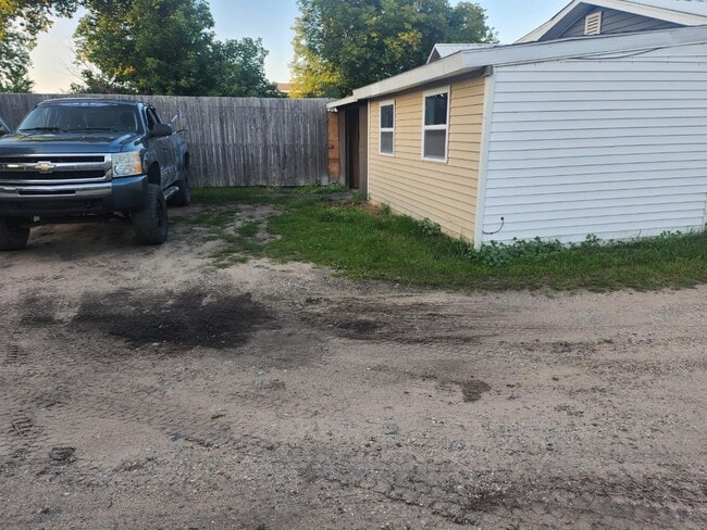 Building Photo - 9822 Brown St