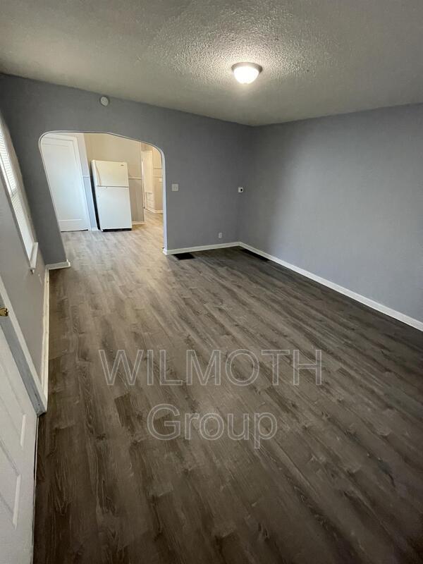Foto del edificio - 2867 East Brookside Avenue - 1