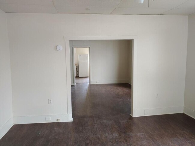 Building Photo - 1226 montour st unit B