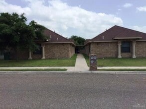 Building Photo - 11 E Quail St