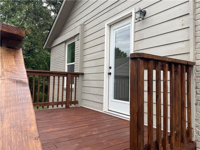 Foto del edificio - 2 bed 1 bath home within walking distance ...