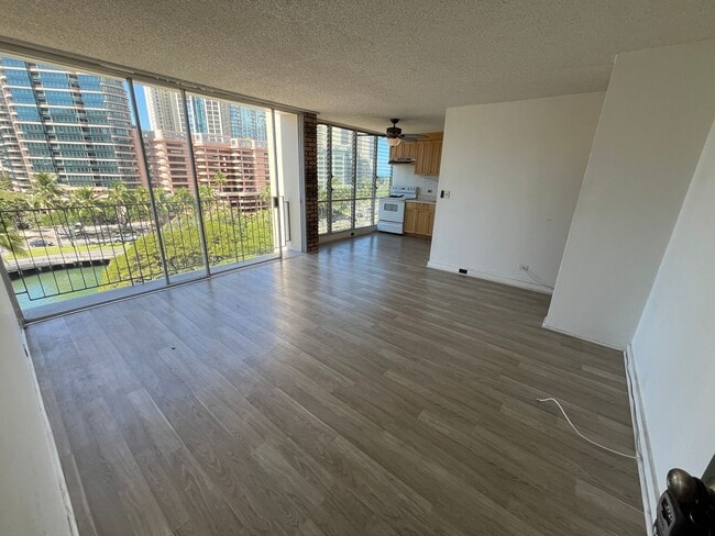Building Photo - Ala Wai Manor (McCully/Waikiki/Honolulu) -...