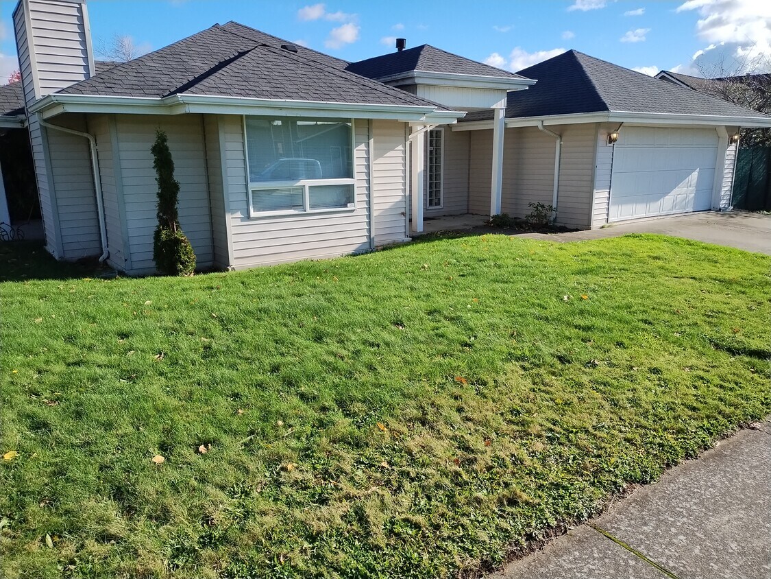 1400 square foot rambler close to walking trail and stores in Bellingham, Wa. - 2538 Pacific St