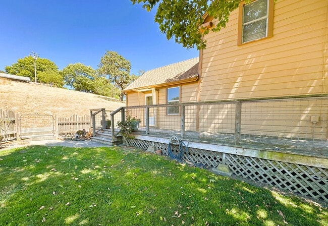 Foto del edificio - 402 Ormsby Ln
