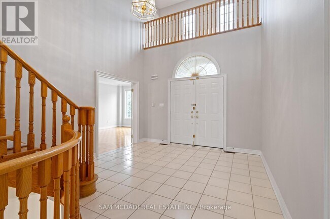 Building Photo - 2221 Robinwood Ct