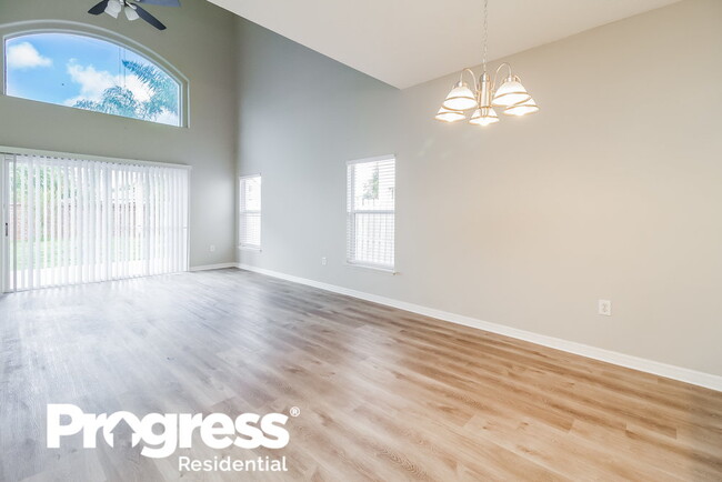 Building Photo - 2034 Meadow Pond Way