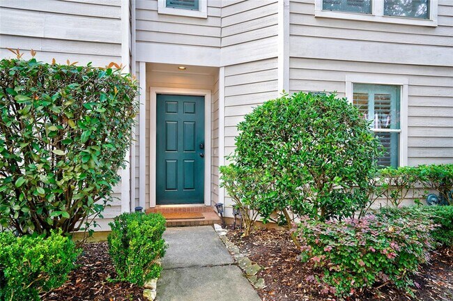 Foto del edificio - 835 E Heights Hollow Ln