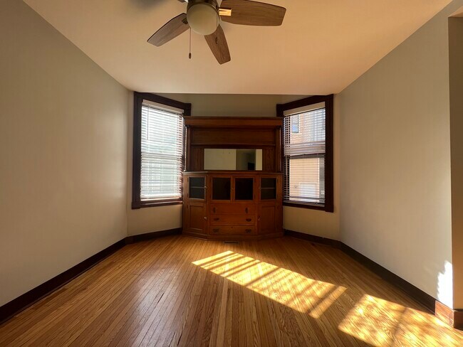 Foto del edificio - 919 Pleasant St