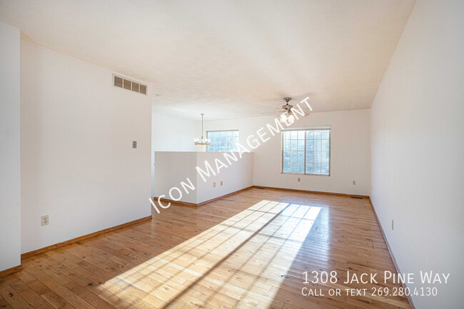 Foto del edificio - 1308 Jack Pine Way