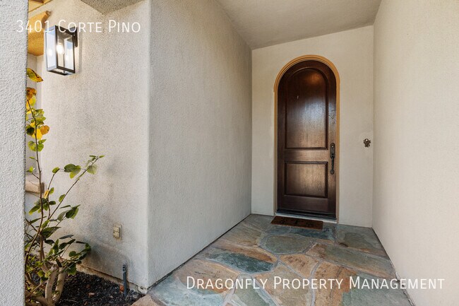 Foto del edificio - 3401 Corte Pino
