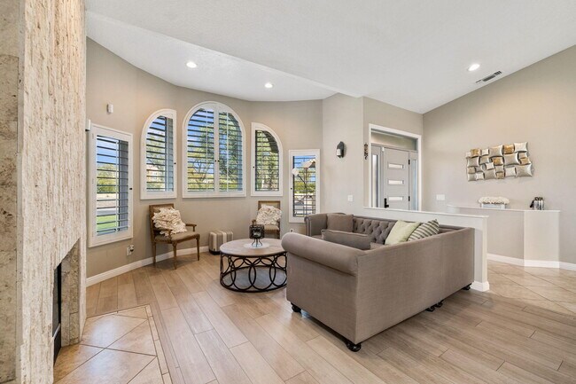 Building Photo - 406 Oakmont Dr