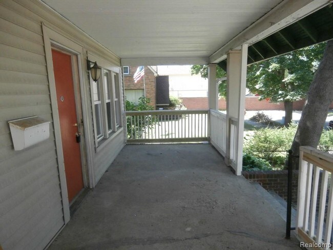 Building Photo - 312 E Woodruff Ave