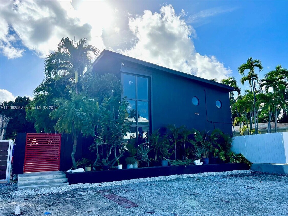 Foto principal - 1040 NE 78th St