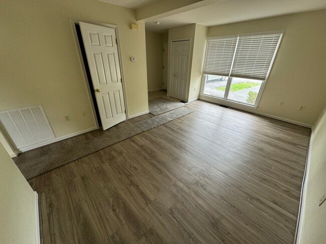 Large family room - 45 S Colonial Dr