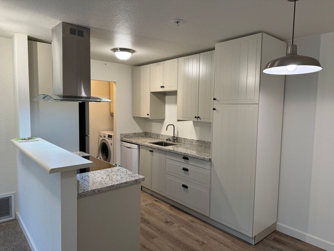 Foto principal - Adorable 2-bedroom 1 full bath and 1 car g...