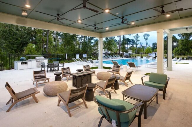 Foto del edificio - 8251 Windsor Hill Blvd