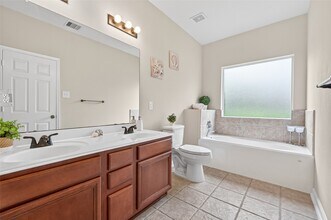 Building Photo - 10427 Lyndon Meadows Dr