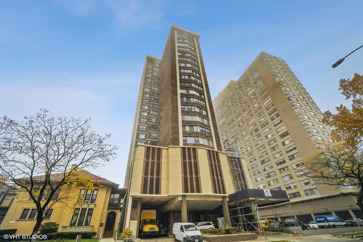 Foto principal - 6325 N Sheridan Rd