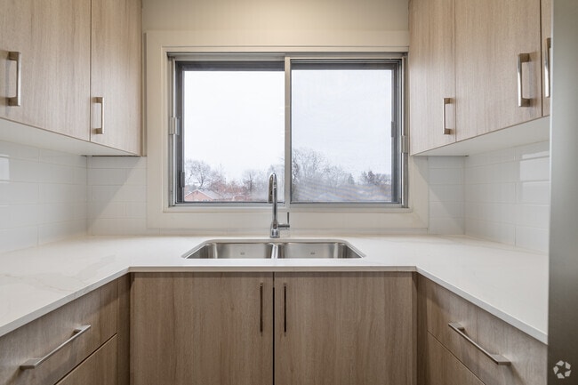 2 chambres, 1 salle de bain - Cuisine - 7211 Av Fielding