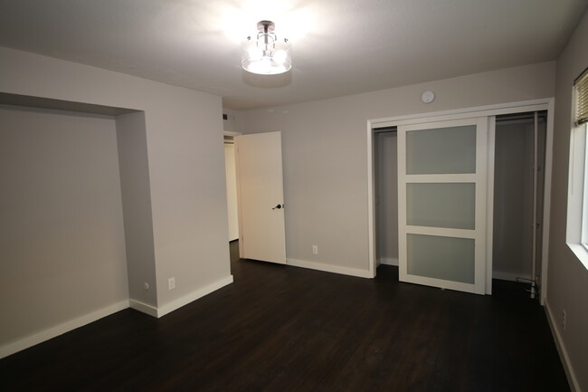 larger bedroom - 3921 Harrison St