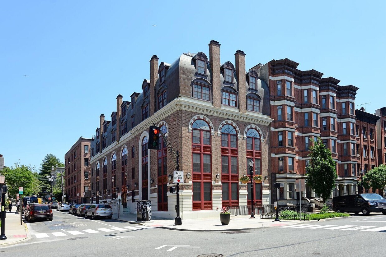 Primary Photo - 829 Washington St
