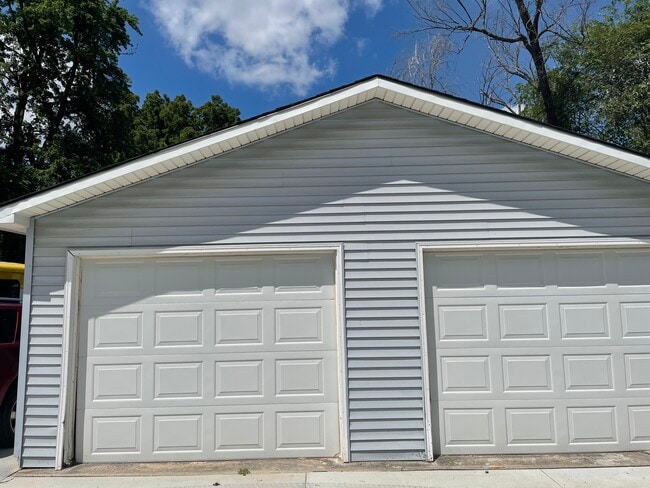 Building Photo - Blondo street