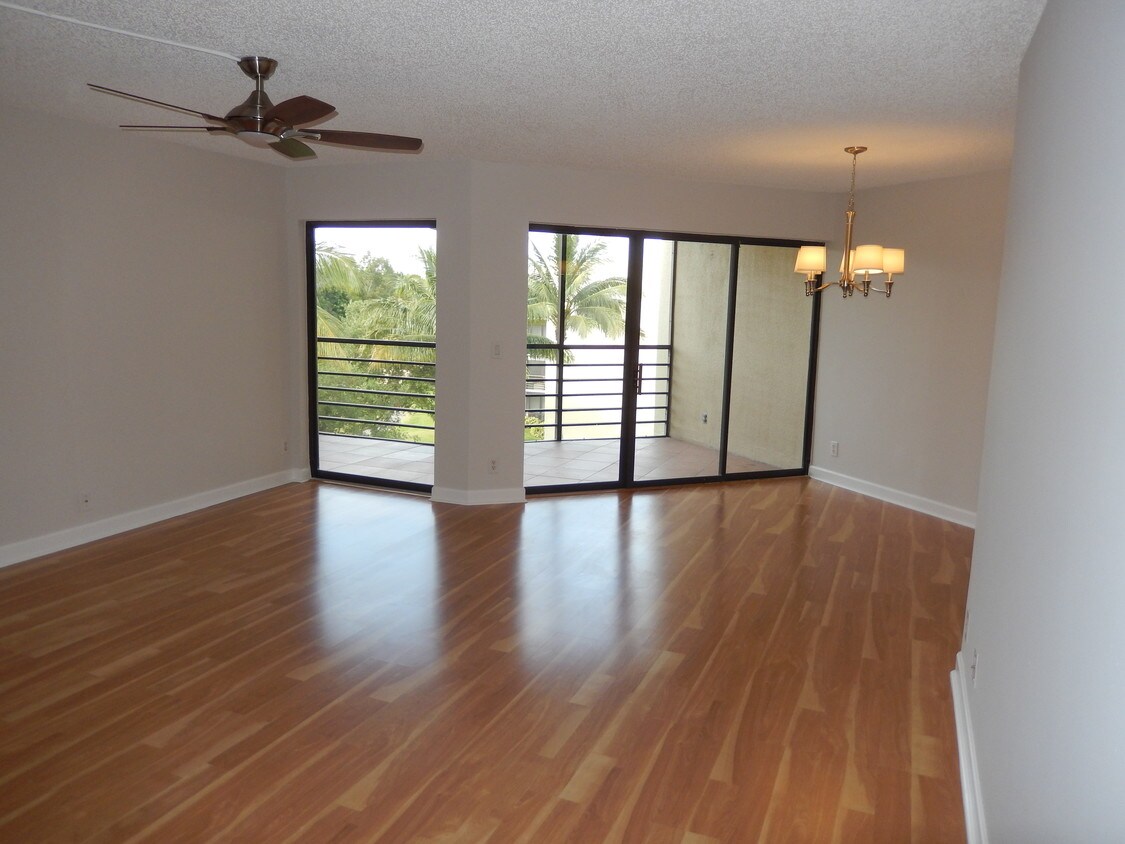 Living area - 5701 Camino Del Sol