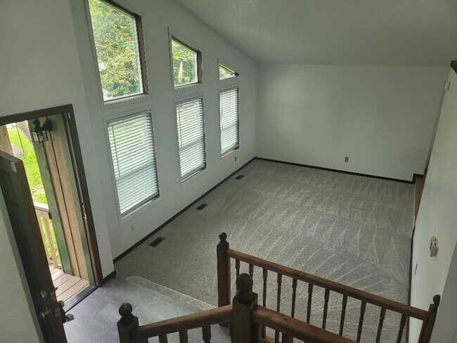 Foto del edificio - Federal Way out by Hoyt Road tri-level hom...