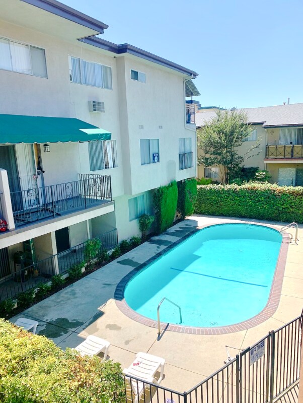 Foto del edificio - 220 E Live Oak St