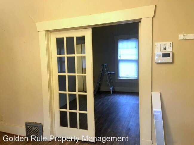 Building Photo - 3 br, 1 bath House - 401 N Madison
