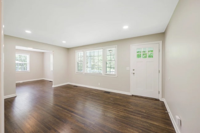 Building Photo - 605 Durrett Dr