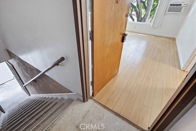 Building Photo - 930 N Stanley Ave