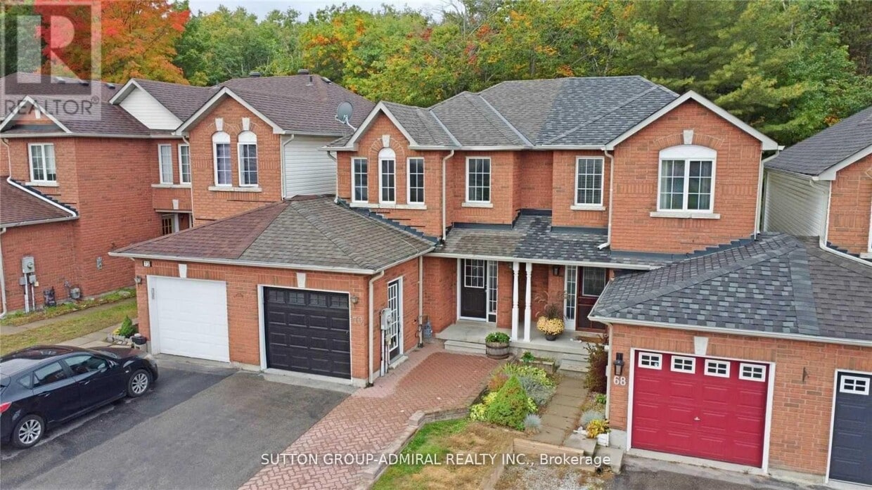 Primary Photo - 70 Hawthorne Crescent