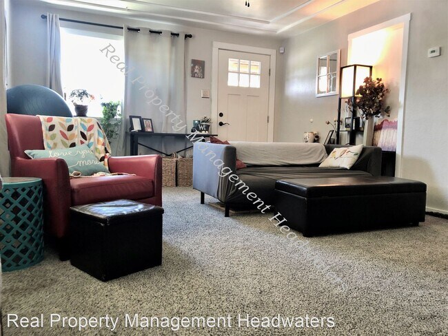 Building Photo - 3 br, 1 bath Apartment - 1038 Butte Avenue
