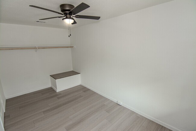 Foto del edificio - 7867 Hamlet St