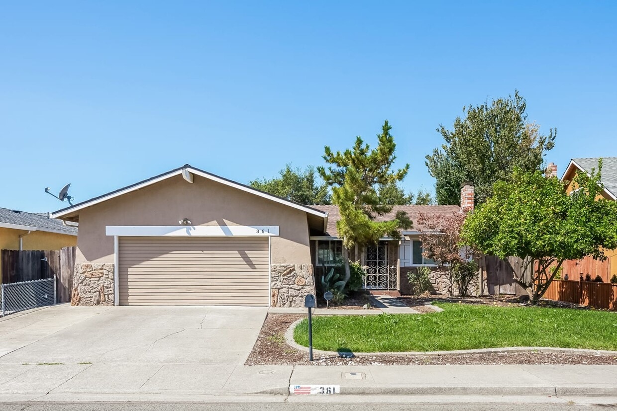 Primary Photo - 361 Inverness Dr
