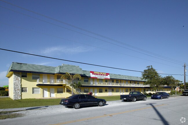 Building Photo - Hemingway Villa Condos