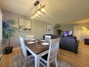 Building Photo - 7 Hudson Pl