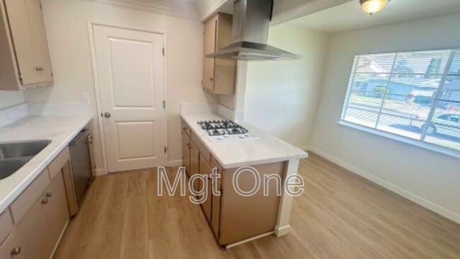 Building Photo - 1582 Tiffany Pl