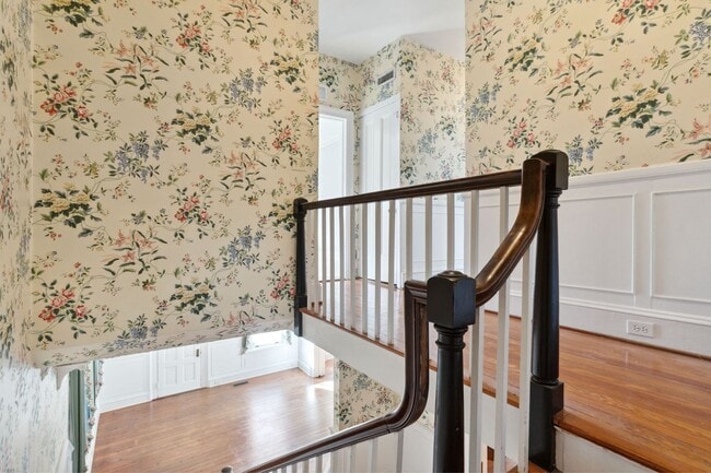 Building Photo - Gorgeous Historic South of Broad Home