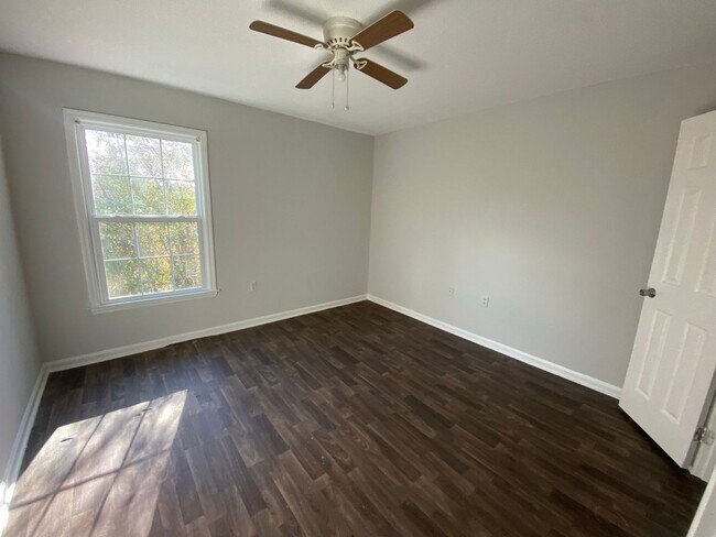 Building Photo - 230 Lanier Dr