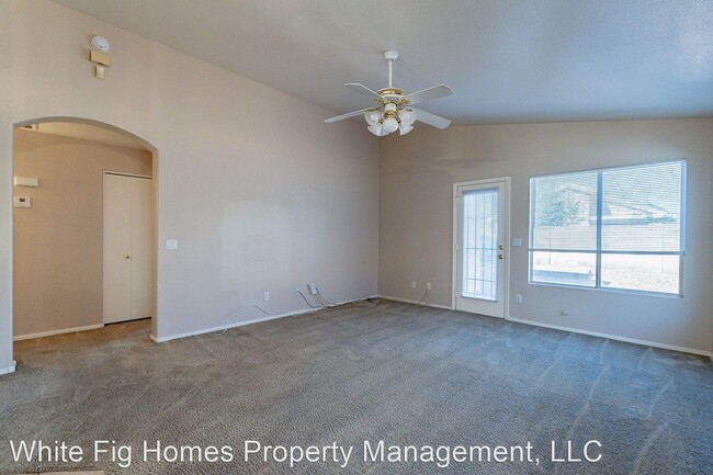 Building Photo - 3 br, 2 bath House - 1092 W Sparrow Dr
